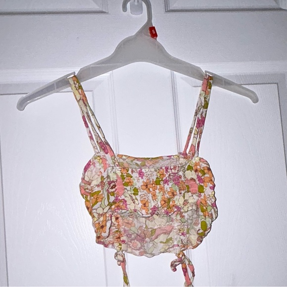 Floral Crop top 🌸🌸🌸 - Picture 2 of 6
